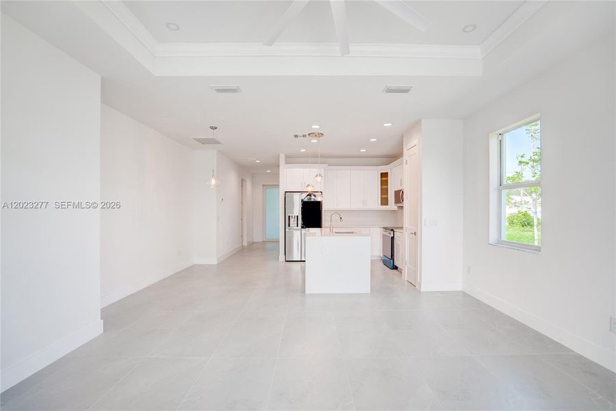 Spacious, unfurnished interior of a new home in , Cape Coral (Image 24).