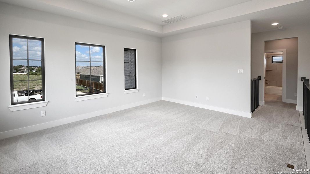 Spacious, unfurnished interior of a new home in Cibolo Valley Heights 65', Cibolo (Image 26).