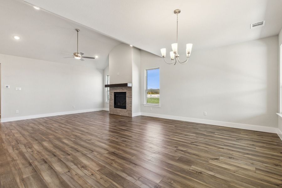 Representative unfurnished interior of a home built from the Cardinal by Centre Living Homes in Dove Hollow, Waxahachie (Image 41).