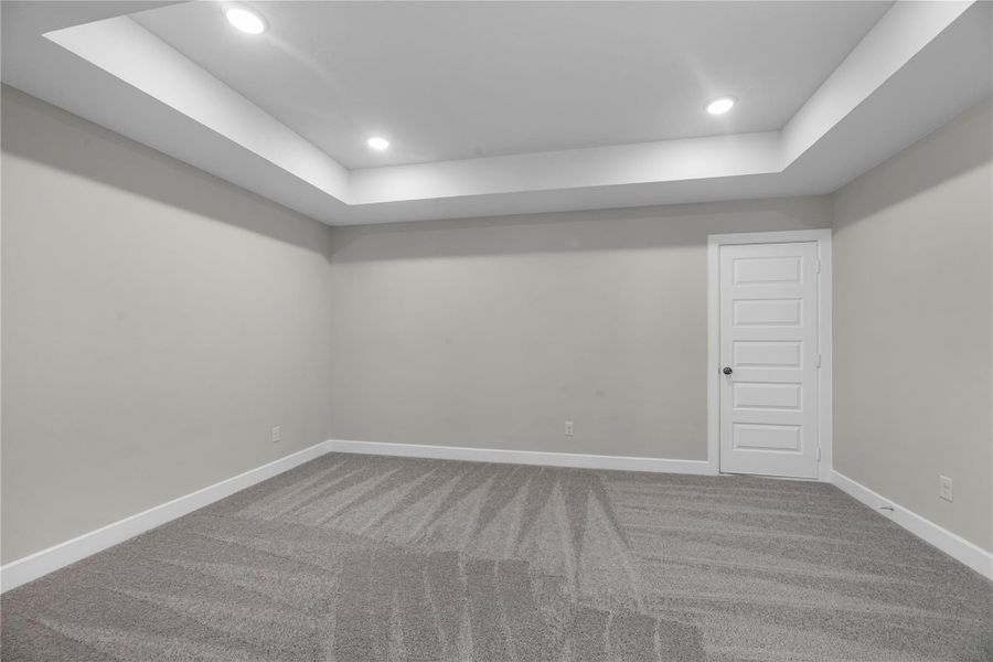 Spacious, unfurnished interior of a new home in Cross Creek West, Fulshear (Image 13).