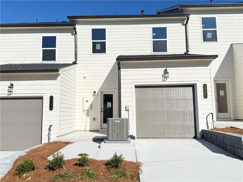 Exterior details and patio area of a home in Park Vue, Atlanta (Image 4).