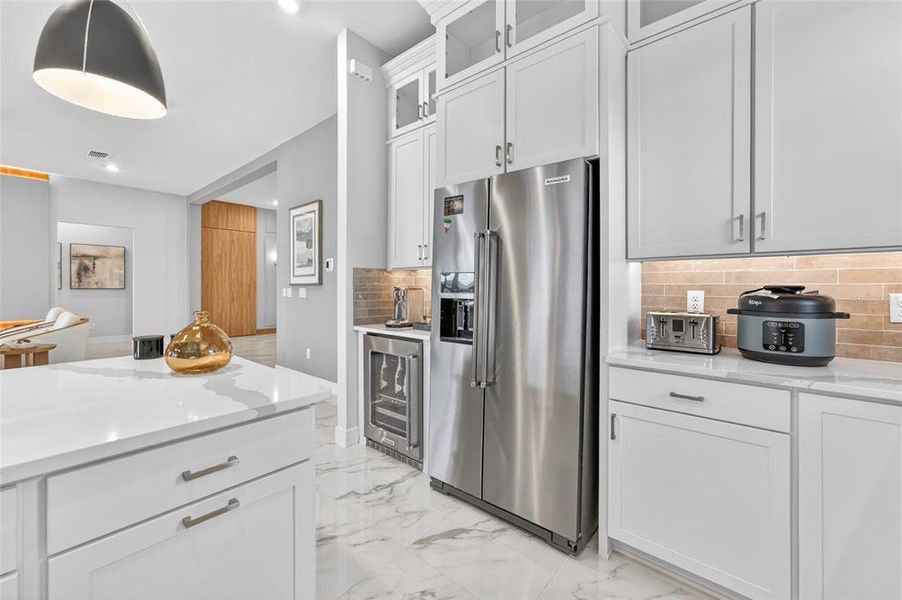Furnished interior view inside a new home in , Orlando (Image 61).