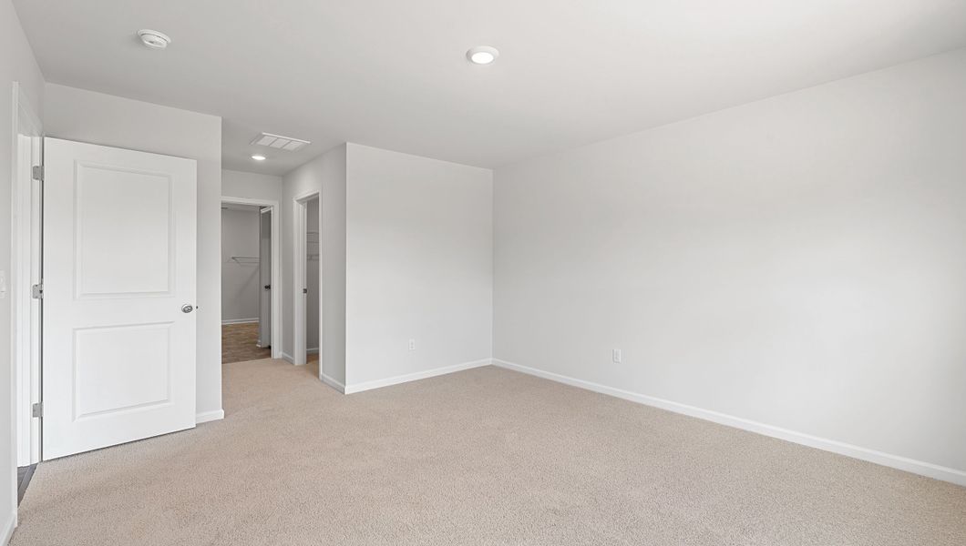 Spacious, unfurnished interior of a new home in Sherwood Gardens, Landrum (Image 21).