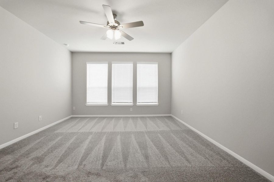 Spacious, unfurnished interior of a new home in Mulberry Farms, Santa Fe (Image 8).