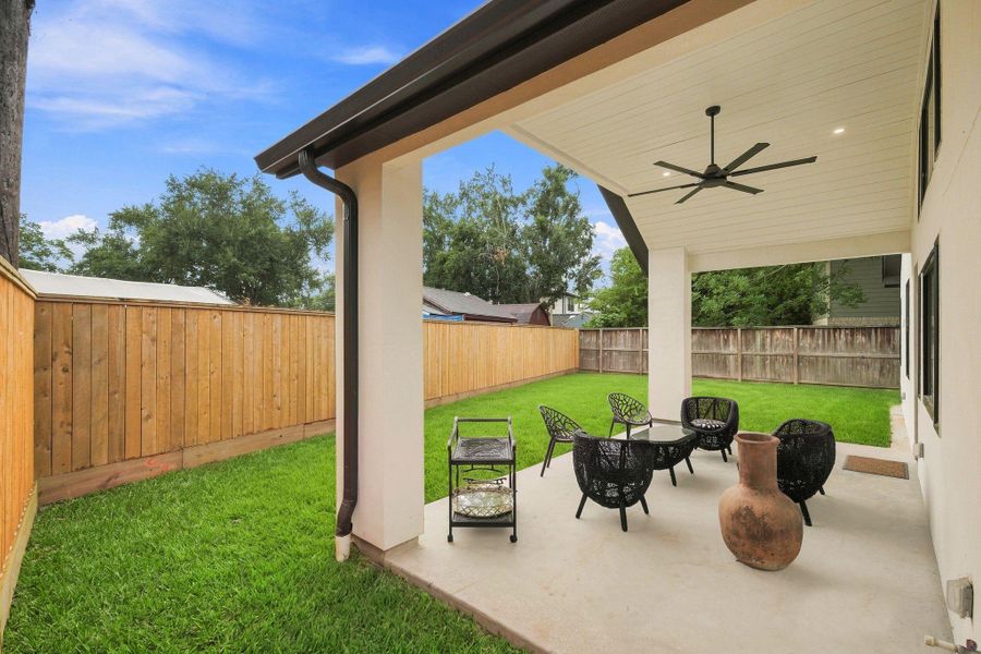 Back patio is great for entertaining!