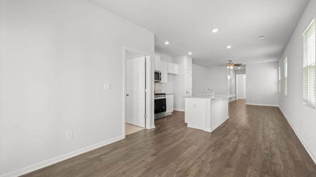 Spacious, unfurnished interior of a new home in The Abbey at Trolley Run Station, Aiken (Image 14).