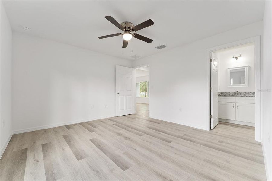 Spacious, unfurnished interior of a new home in , Silver Springs (Image 36).