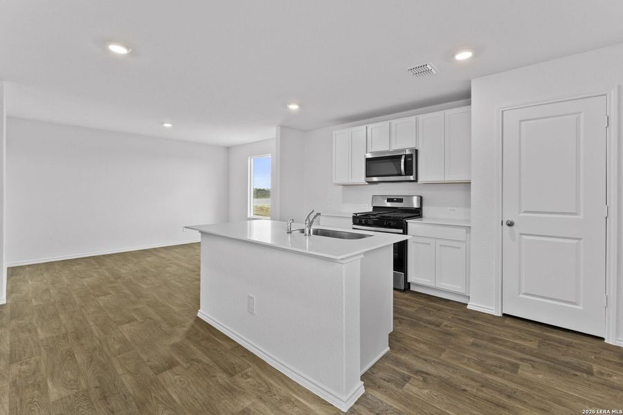 Furnished interior view inside a new home in Avenida, Converse (Image 9).