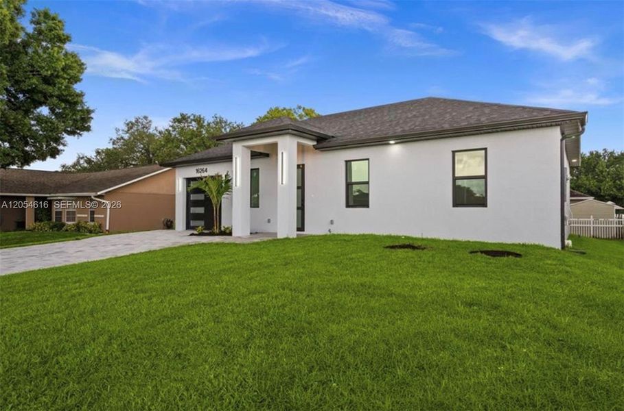 Exterior details and patio area of a home in , North Fort Myers (Image 23). Exterior details and patio area of a home in , North Fort Myers (Image 23).