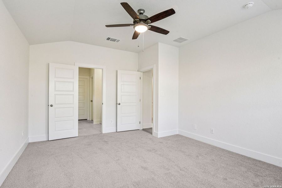Spacious, unfurnished interior of a new home in Lark Canyon, New Braunfels (Image 31).