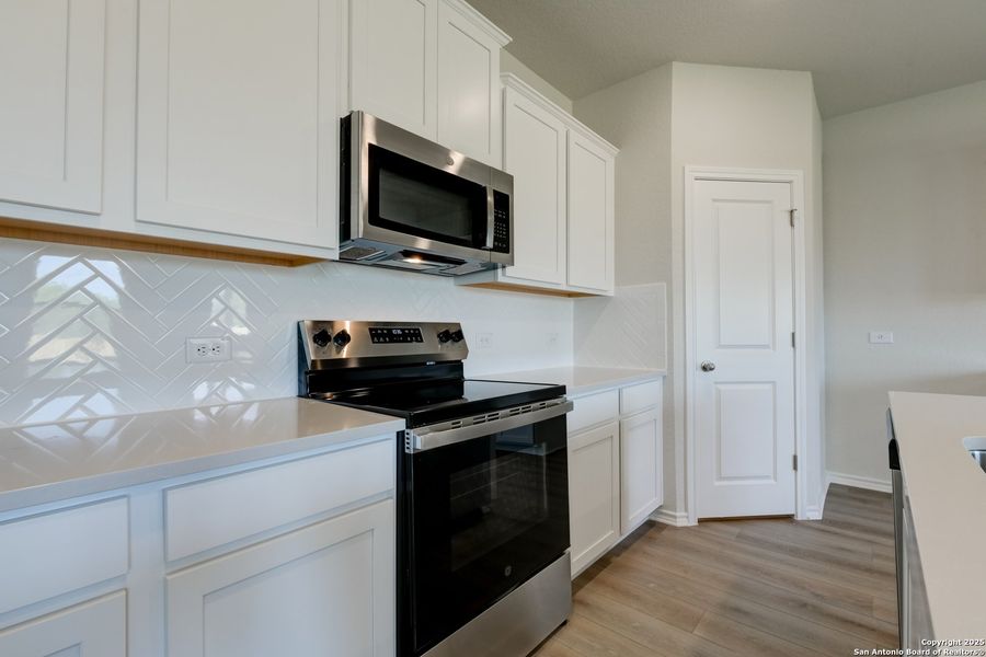 Furnished interior view inside a new home in Meadows at Hennersby Hollow 40's, San Antonio (Image 14). Furnished interior view inside a new home in Meadows at Hennersby Hollow 40's, San Antonio (Image 14).