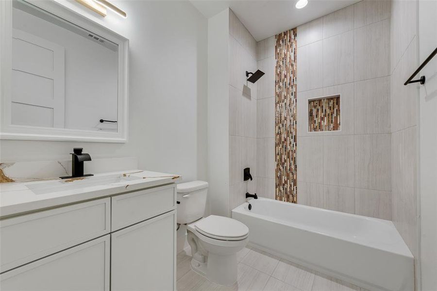 Furnished interior view inside a new home in , Dallas (Image 12).