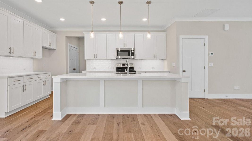 Bright & Open Kit., 42" Wall Cabinets, Under-Cab Lighting