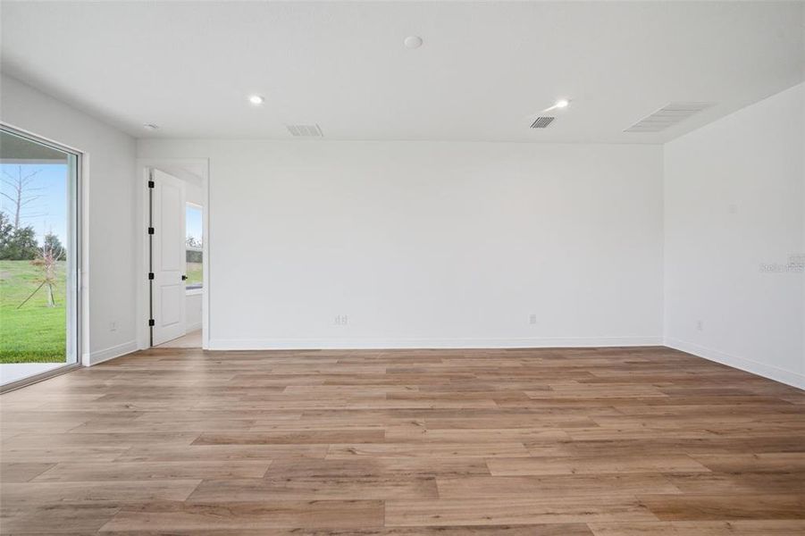 Spacious, unfurnished interior of a new home in North River Ranch, Parrish (Image 24).