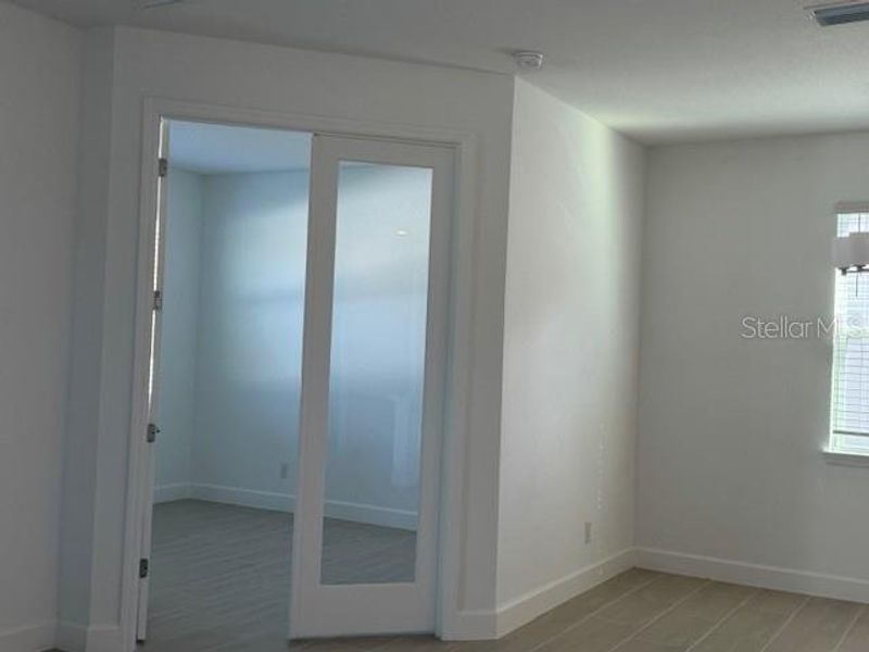 Spacious, unfurnished interior of a new home in Harrell Oaks, Orlando (Image 6).