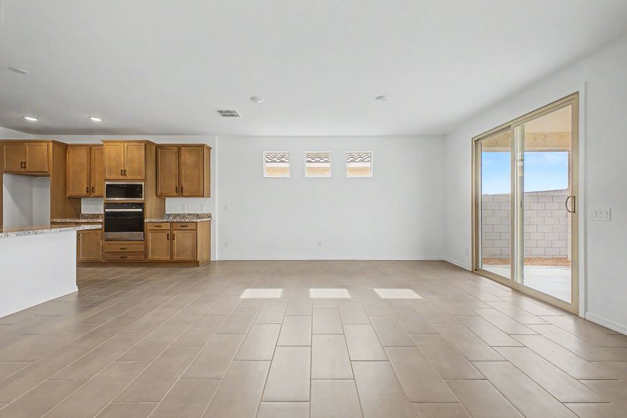 Spacious, unfurnished interior of a new home in Bella Vista Farms, San Tan Valley (Image 6). Spacious, unfurnished interior of a new home in Bella Vista Farms, San Tan Valley (Image 6).