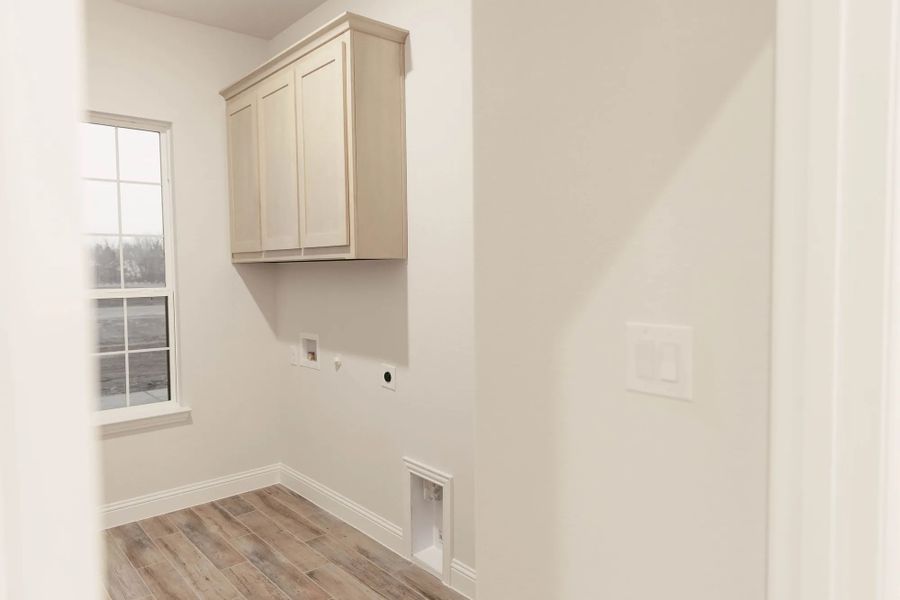 Representative unfurnished interior of a home built from the Keystone by Stonehollow Homes in Sister Grove II, Van Alstyne (Image 15).
