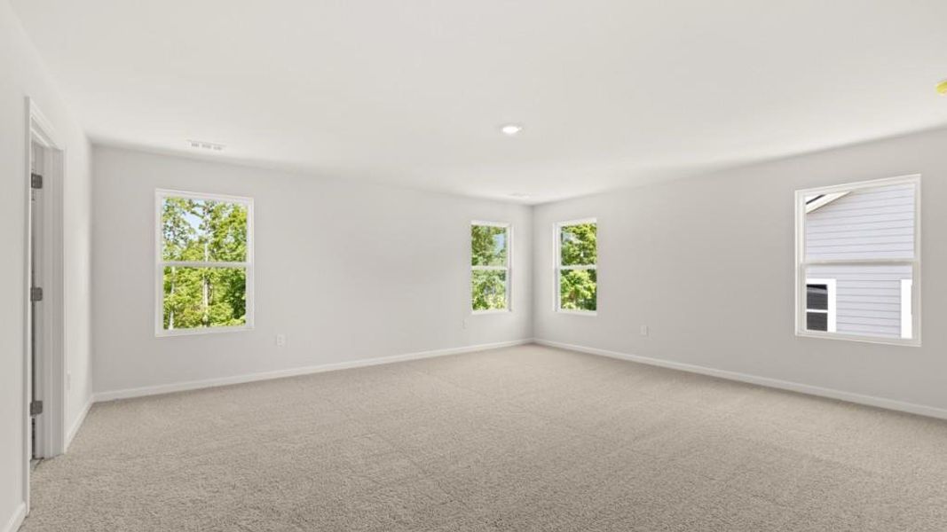Spacious, unfurnished interior of a new home in Falcon Landing, Gainesville (Image 25).