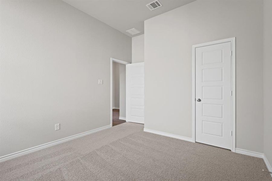 Spacious, unfurnished interior of a new home in Rocky Creek Crossing, Fort Worth (Image 16). Spacious, unfurnished interior of a new home in Rocky Creek Crossing, Fort Worth (Image 16).