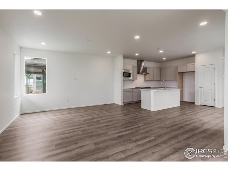 KITCHEN & DINING ROOM