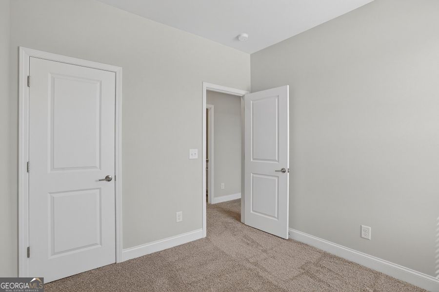 Spacious, unfurnished interior of a new home in Morning Creek Forest, South Fulton (Image 15).