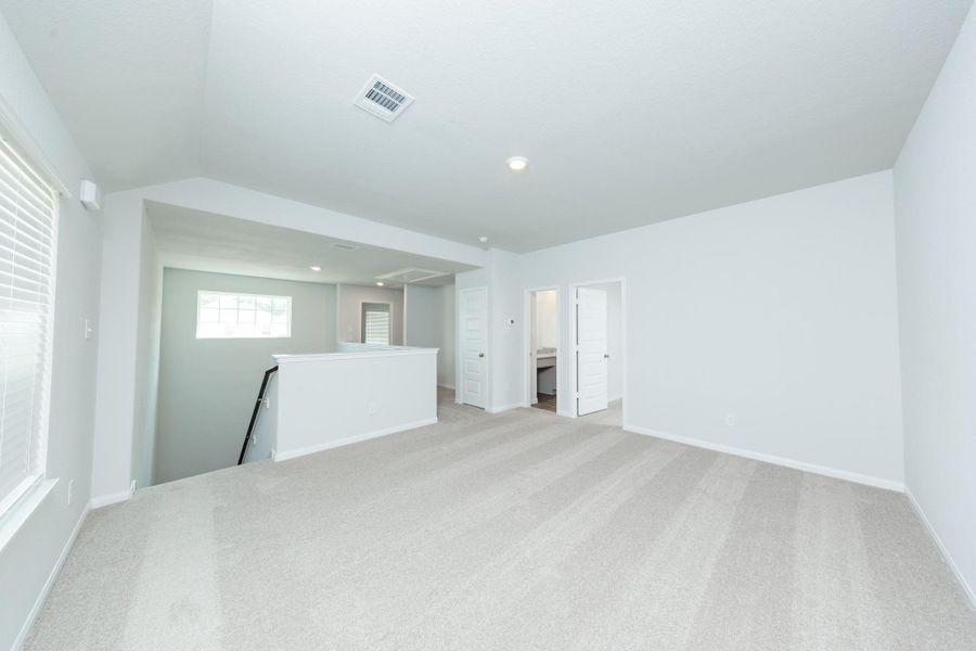 Spacious, unfurnished interior of a new home in River's Edge, Conroe (Image 11).