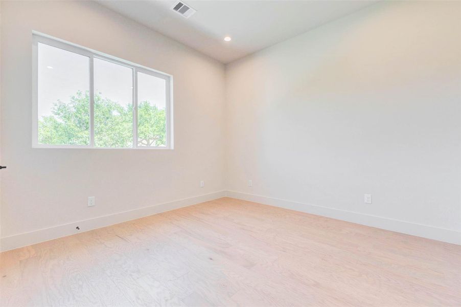 Spacious, unfurnished interior of a new home in , Fulshear (Image 24).