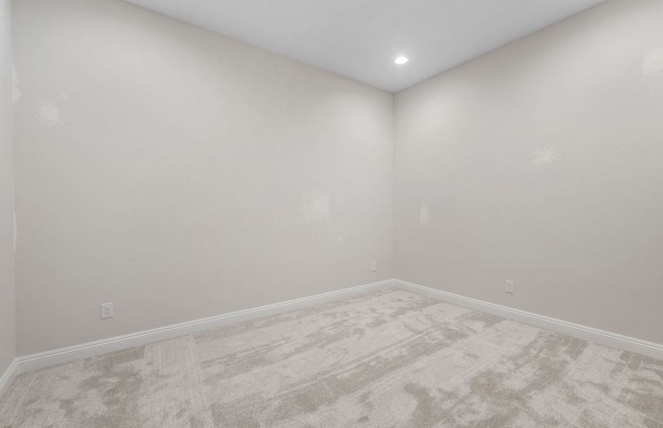 Spacious, unfurnished interior of a new home in Artisan at Asante, Surprise (Image 19).