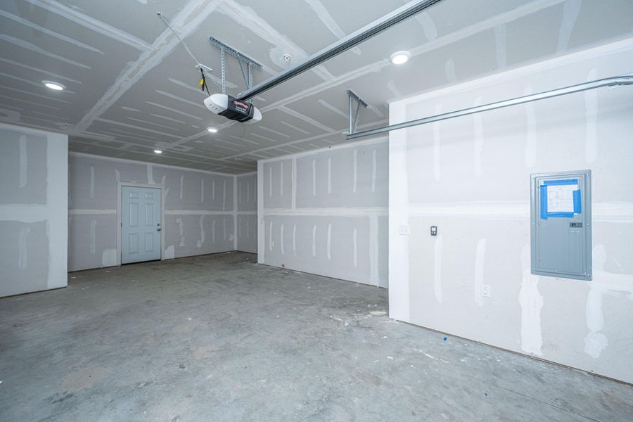 Spacious, unfurnished interior of a new home in , North Charleston (Image 38).
