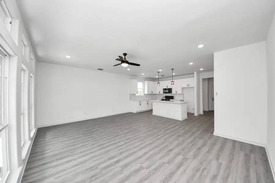 Spacious, unfurnished interior of a new home in , Houston (Image 10).