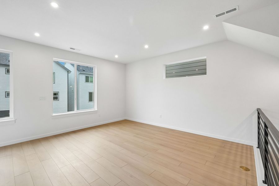 Spacious, unfurnished interior of a new home in Parkside at Victory Ridge, Colorado Springs (Image 24).
