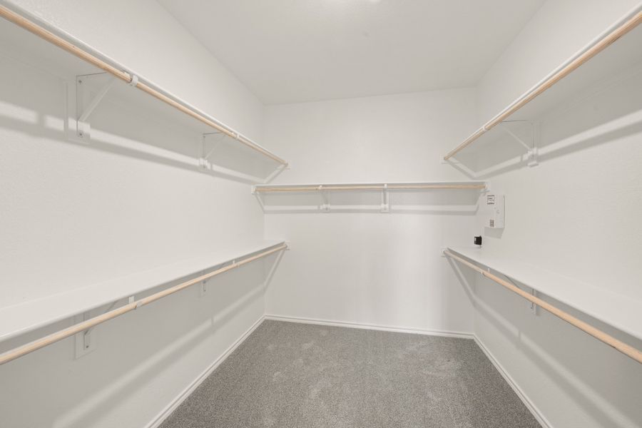 Spacious, unfurnished interior of a new home in Pirate Village, Granbury (Image 21).
