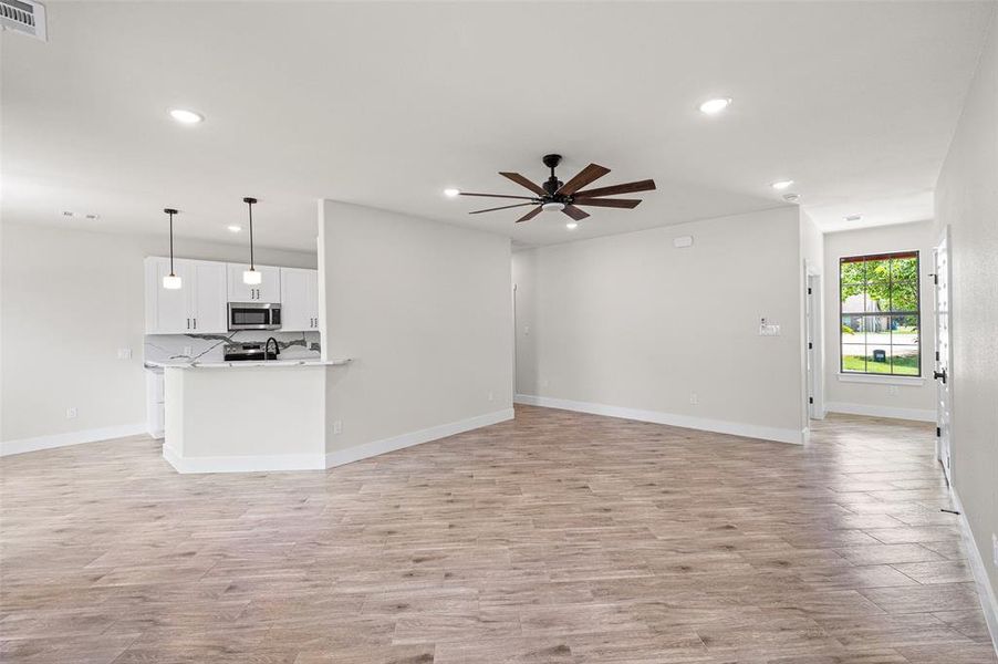 Spacious, unfurnished interior of a new home in , Granbury (Image 17).