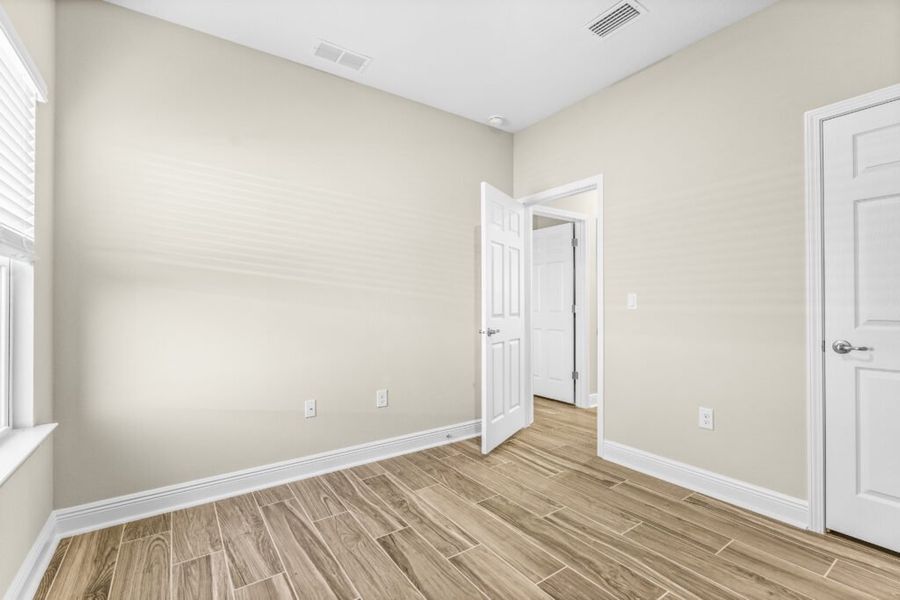 Spacious, unfurnished interior of a new home in Lake Merial, Panama City (Image 25).