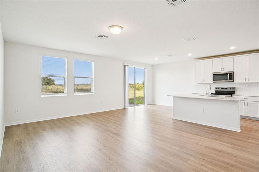 Spacious, unfurnished interior of a new home in Hamilton Bluff - Signature Series, Lake Hamilton (Image 17).