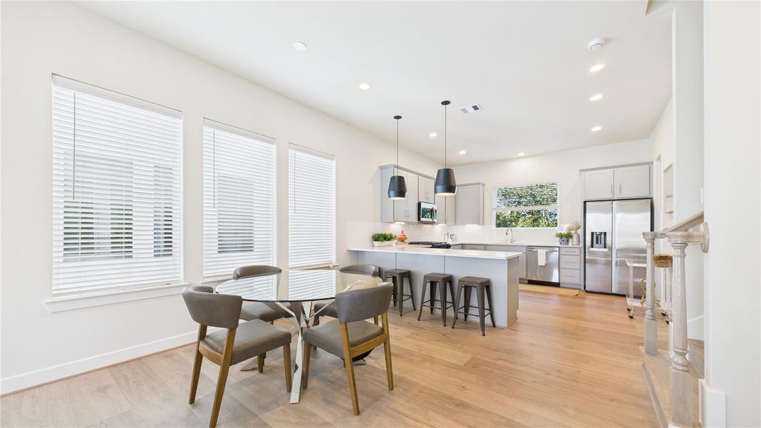 Dining room - go round, rectangular or square... Dining room - go round, rectangular or square...