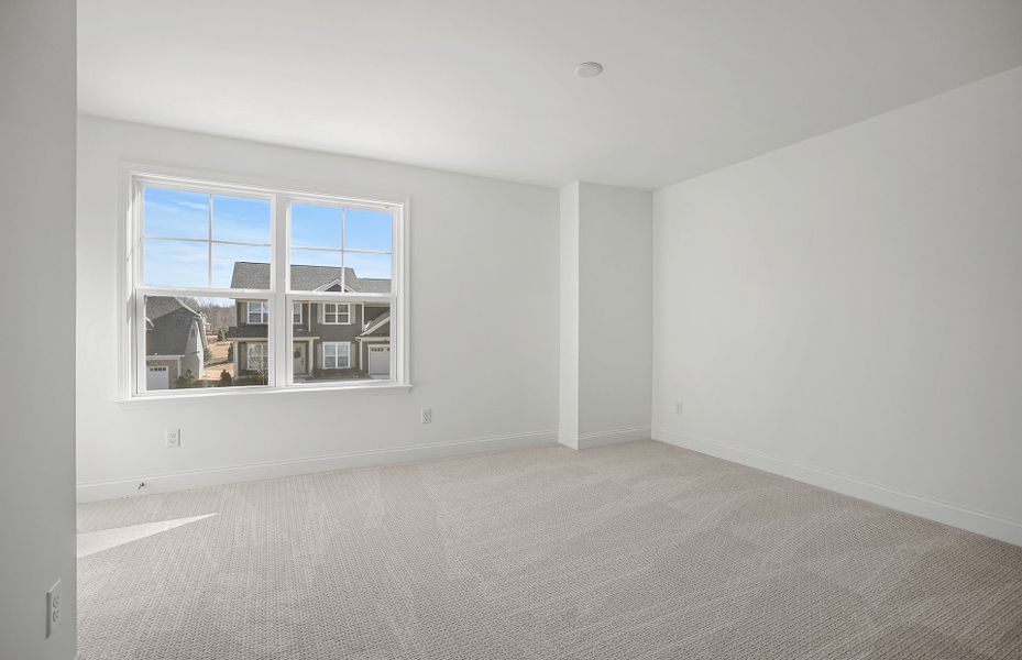 Spacious, unfurnished interior of a new home in Forest Creek, Waxhaw (Image 15).