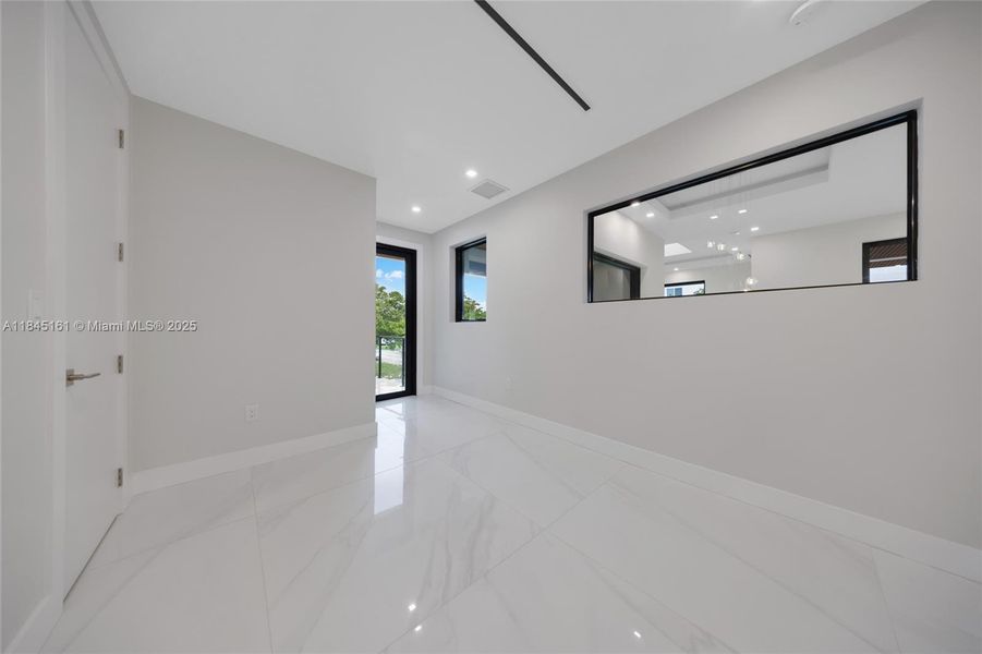 Spacious, unfurnished interior of a new home in , Fort Lauderdale (Image 72). Spacious, unfurnished interior of a new home in , Fort Lauderdale (Image 72).