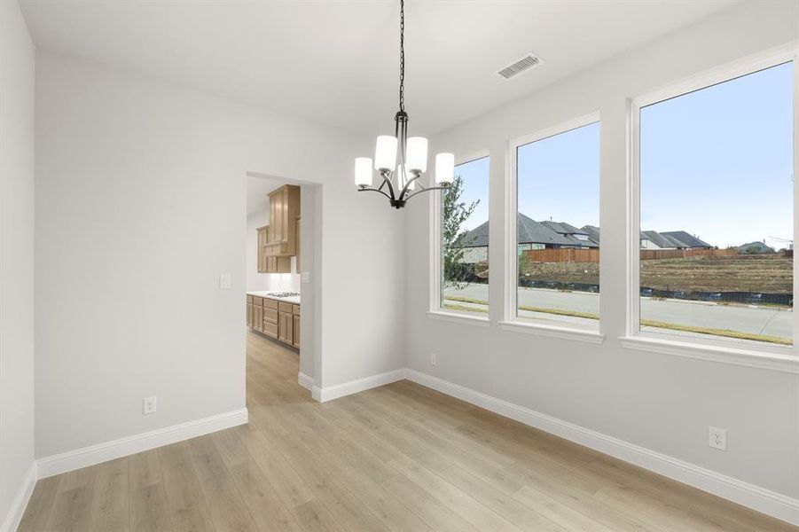 05. 2101 Clairmount - Dining