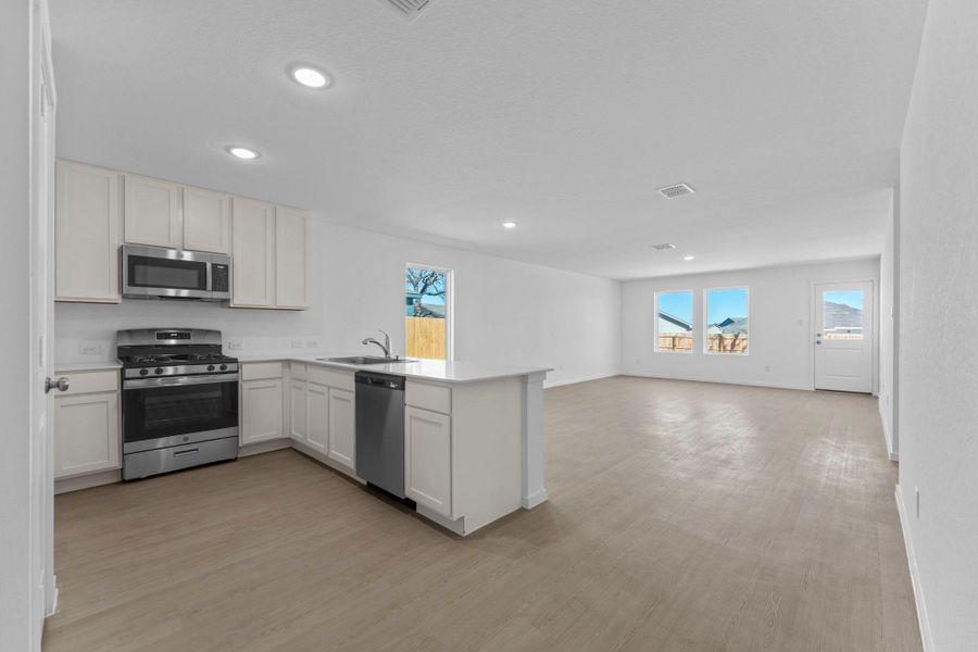 Furnished interior view inside a new home in Friendship Oaks, Fredericksburg (Image 4).