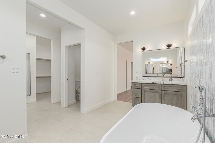 Master Bathroom Master Bathroom