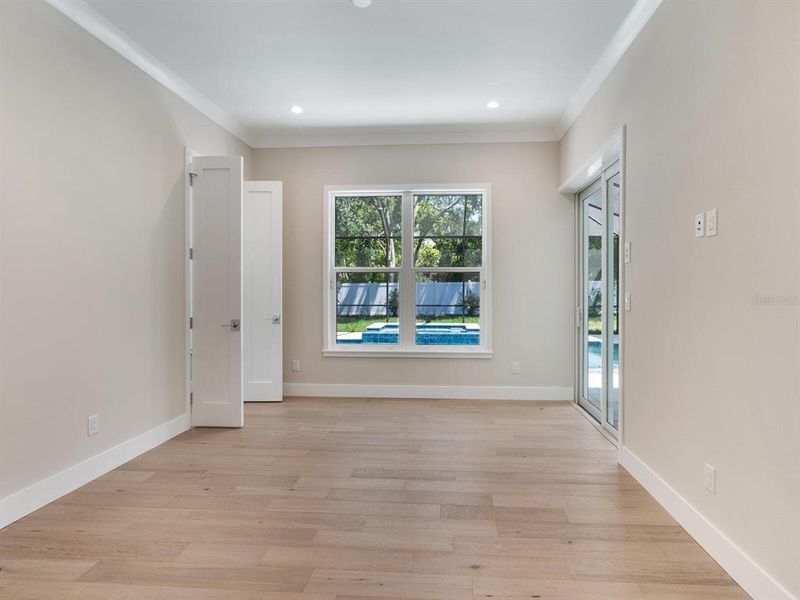 Spacious, unfurnished interior of a new home in , Sarasota (Image 18).
