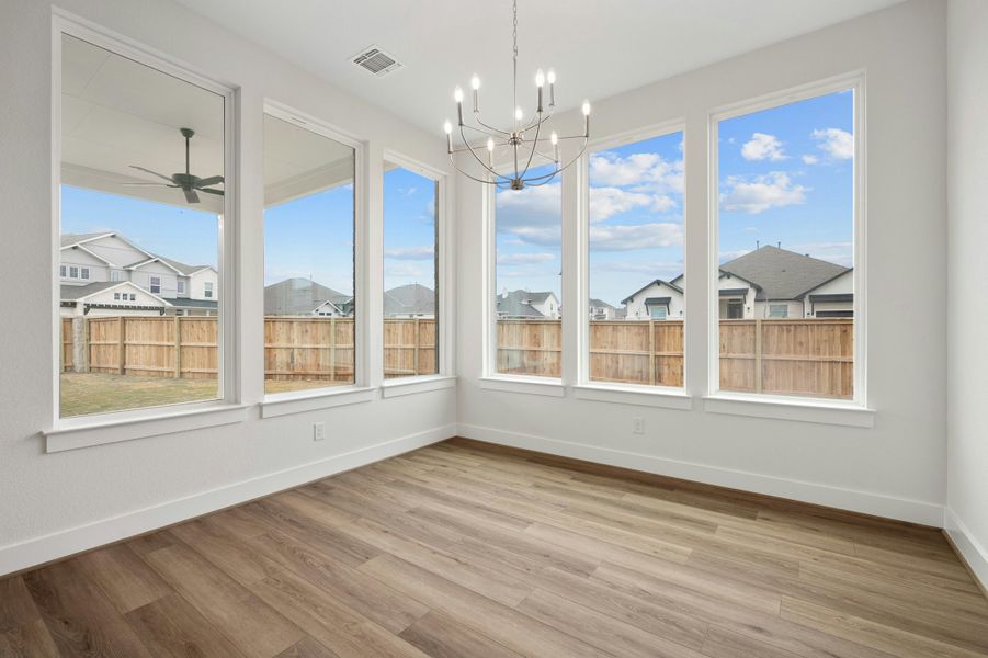 Spacious, unfurnished interior of a new home in Santa Rita Ranch, Liberty Hill (Image 24).