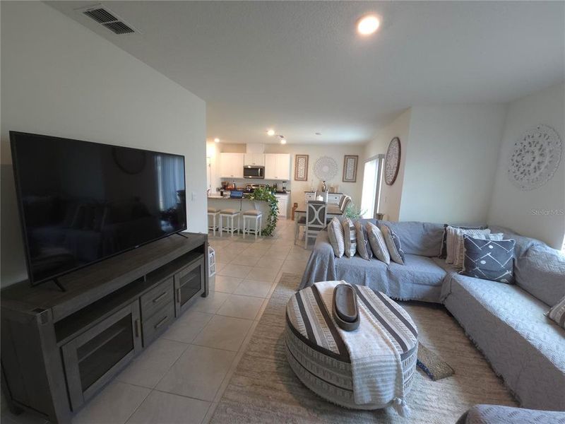 Furnished interior view inside a new home in , Lake Alfred (Image 5).