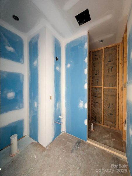 Full Bathroom off from Great Room on main level Full Bathroom off from Great Room on main level