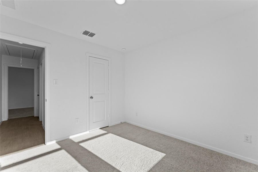 Spacious, unfurnished interior of a new home in Friendship Oaks, Fredericksburg (Image 9).