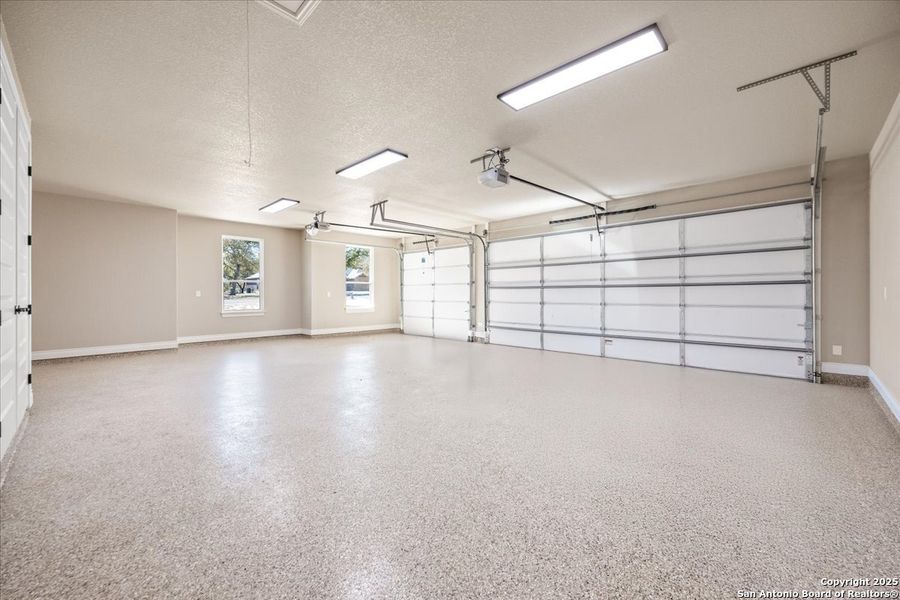 Spacious, unfurnished interior of a new home in , La Vernia (Image 22).