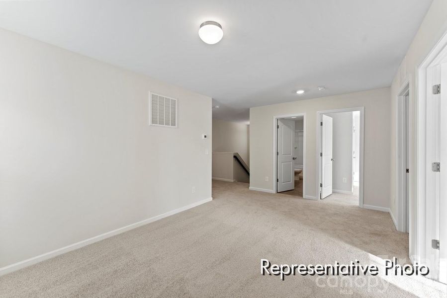 Spacious, unfurnished interior of a new home in , Red Cross (Image 13).
