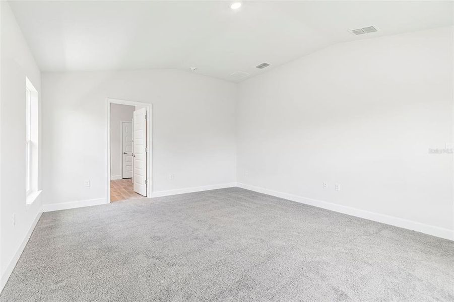 Spacious, unfurnished interior of a new home in Abbey Glen, Dade City (Image 59).