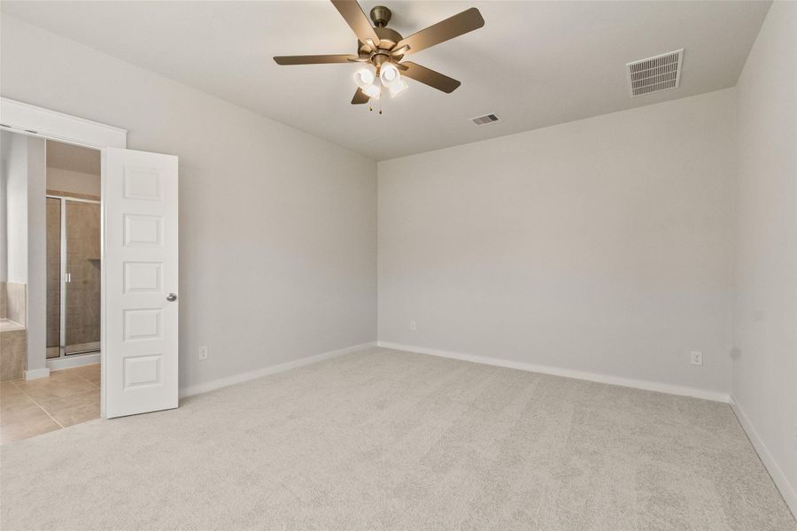 Spacious, unfurnished interior of a new home in Sunterra, Katy (Image 21).